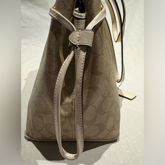Coach Beige/White Signature Coated Canvas and Leather Drawstring Carryall Bag - Picture 6 of 16